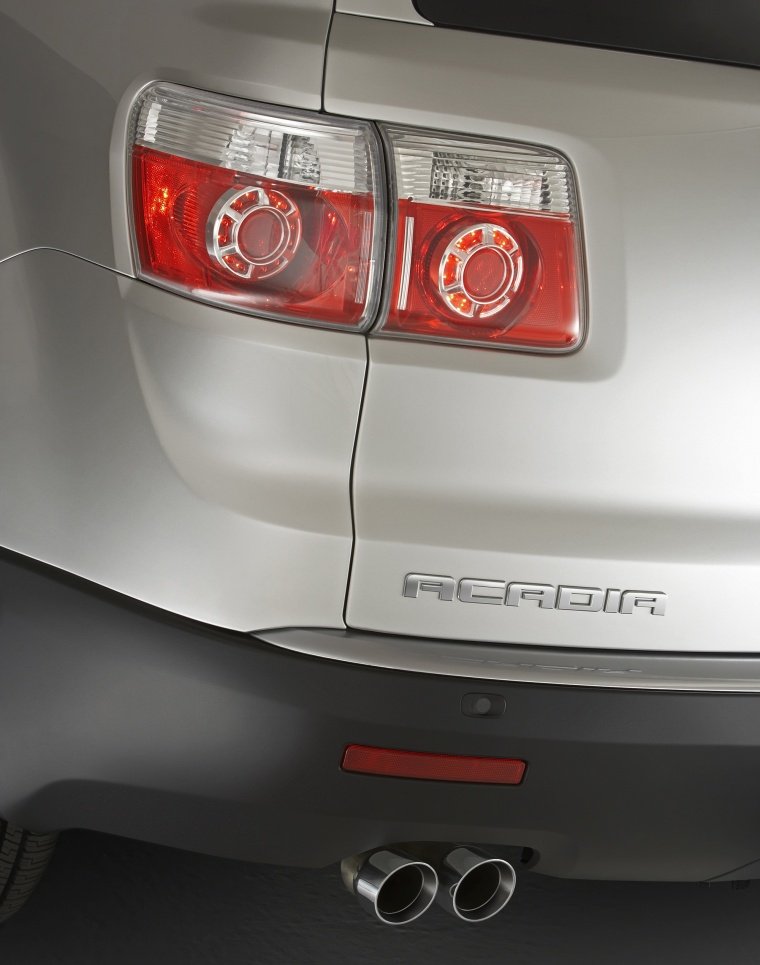 2010 GMC Acadia Tail Light Picture
