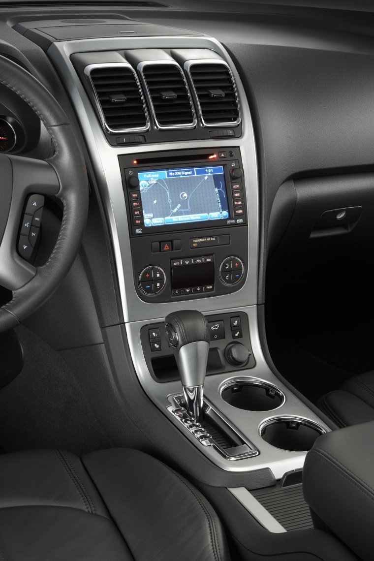 2010 GMC Acadia Center Stack Picture