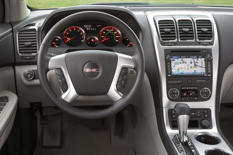 2011 GMC Acadia Cockpit Picture