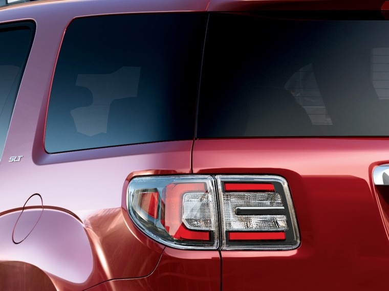 2015 GMC Acadia SLT Tail Light Picture