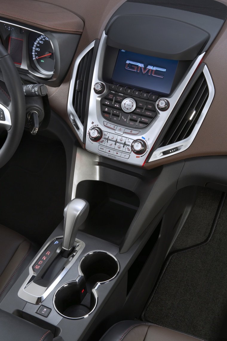 2013 GMC Terrain SLT Center Stack Picture