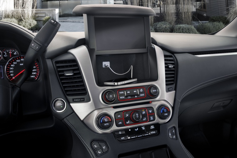 2018 GMC Yukon Denali Center Stack Picture