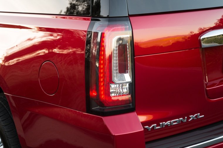 2018 GMC Yukon XL Denali Tail Light Picture