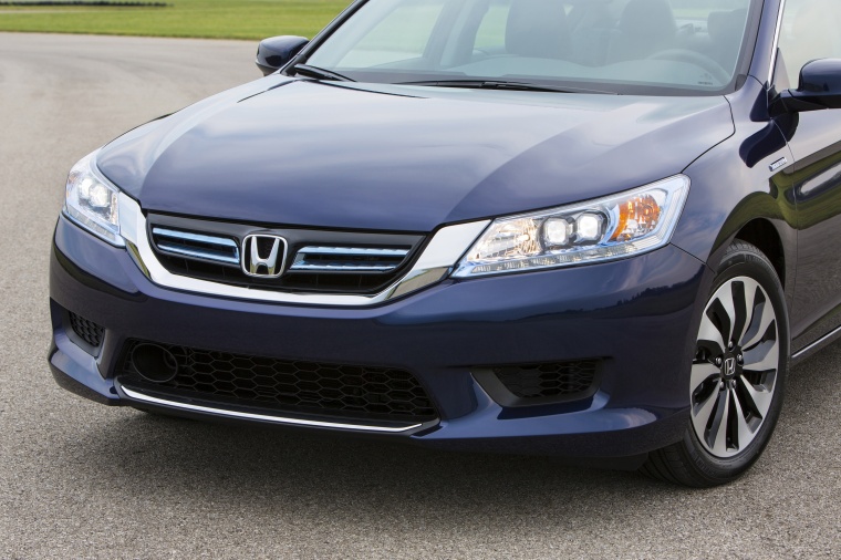 2015 Honda Accord Hybrid Sedan Touring Headlights Picture