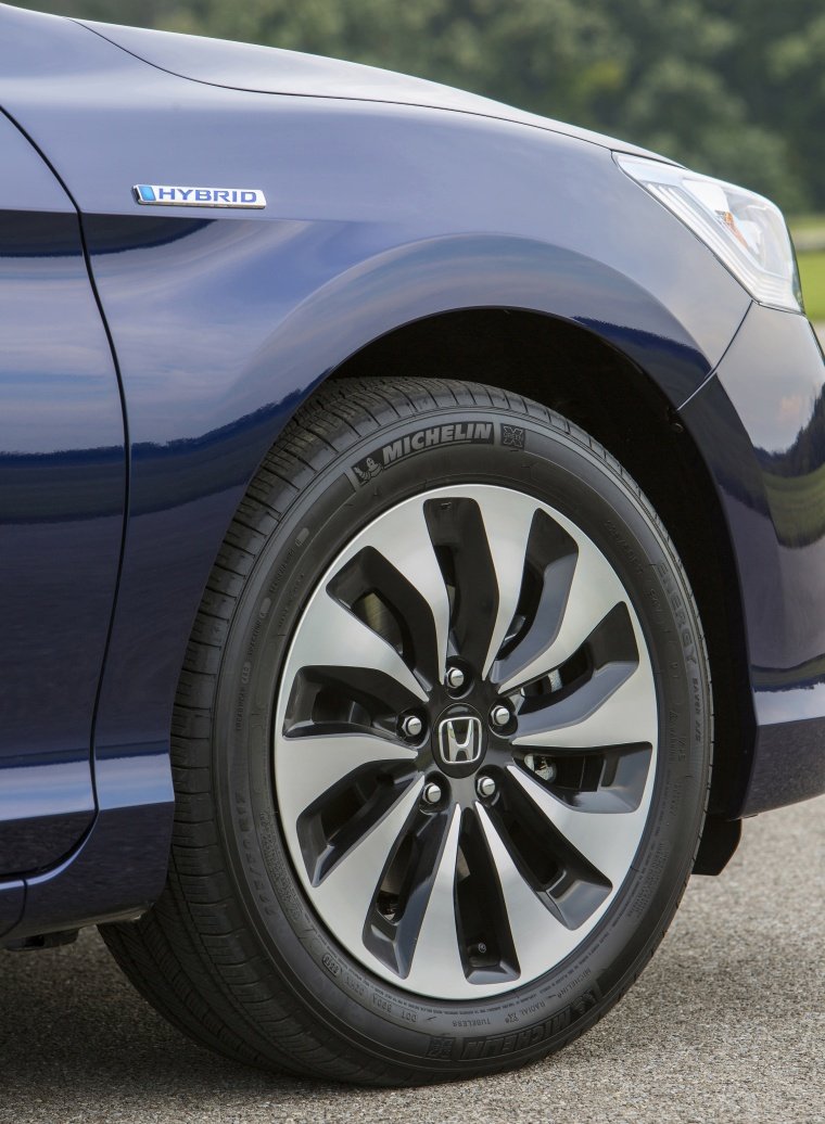 2015 Honda Accord Hybrid Sedan Touring Rim Picture