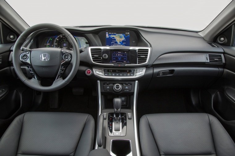 2015 Honda Accord Hybrid Sedan Touring Cockpit Picture