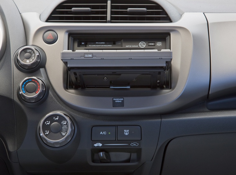 2010 Honda Fit Sport Radio Picture