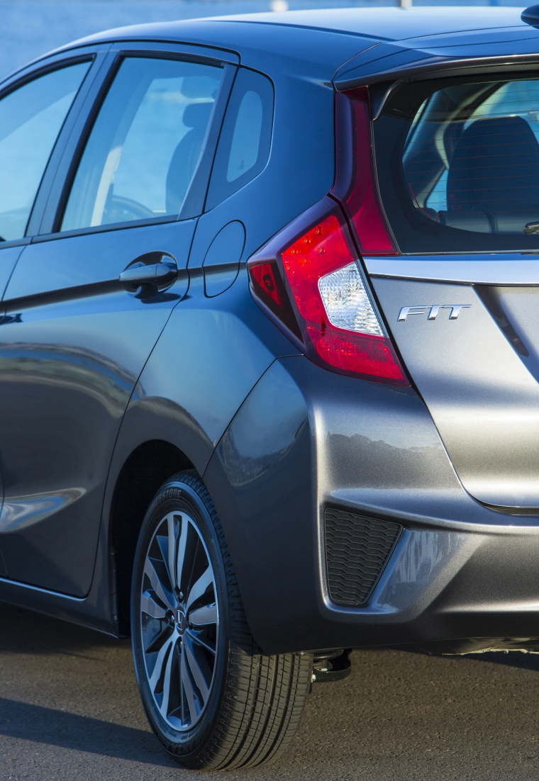 2015 Honda Fit Tail Light Picture