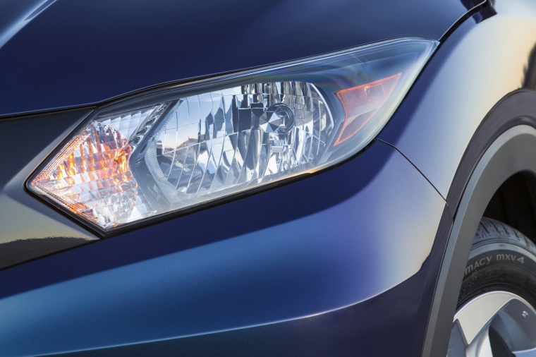 2017 Honda HR-V Headlight Picture