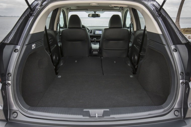 2018 Honda HR-V AWD Trunk Picture