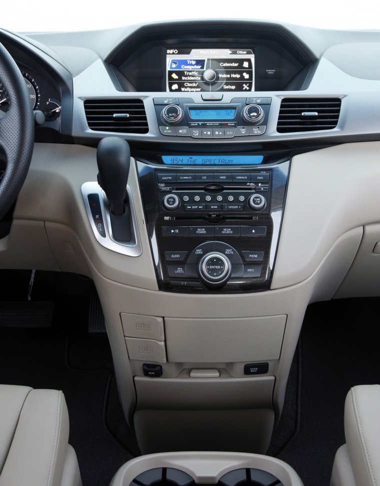 2012 Honda Odyssey Touring Center Stack Picture