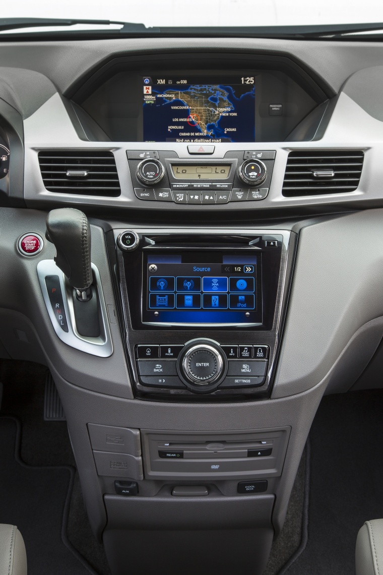 2014 Honda Odyssey Touring Elite Center Stack Picture