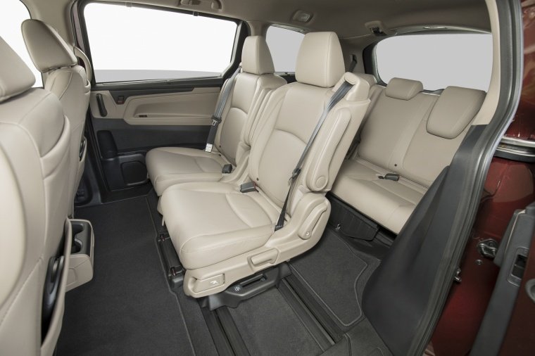 2018 Honda Odyssey Elite Second Row Seats Picture