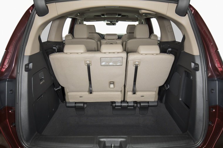 2018 Honda Odyssey Elite Trunk behind Third Row Picture