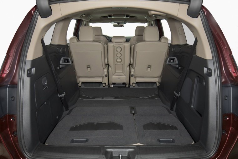 2018 Honda Odyssey Elite Trunk behind Second Row Picture