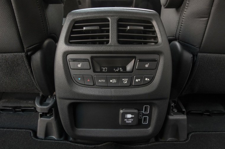 2020 Honda Passport Elite AWD Rear Seat Center Console Picture