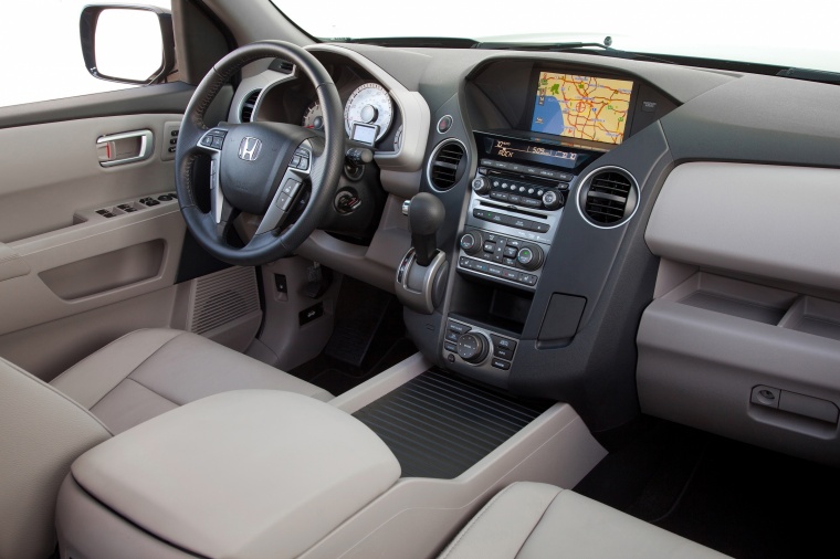 2014 Honda Pilot Touring Interior Picture