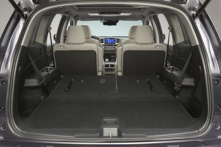 2016 Honda Pilot Trunk Picture