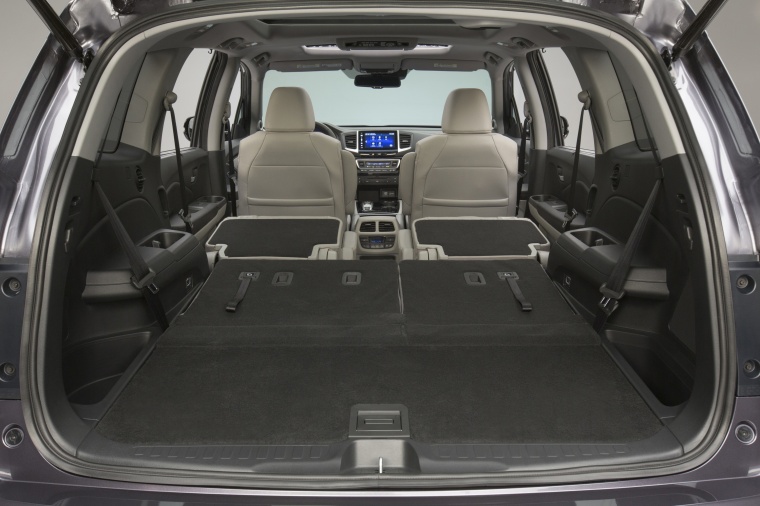 2016 Honda Pilot Trunk Picture