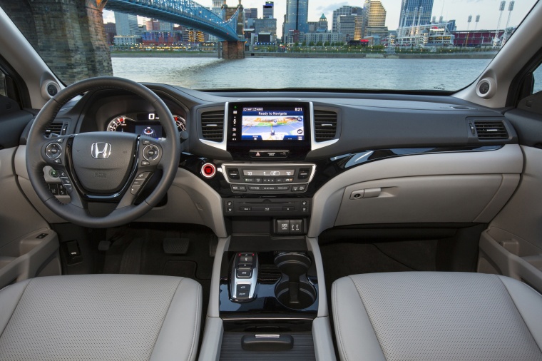 2016 Honda Pilot AWD Cockpit Picture