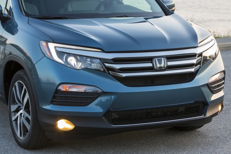 2016 Honda Pilot AWD Front Fascia Picture