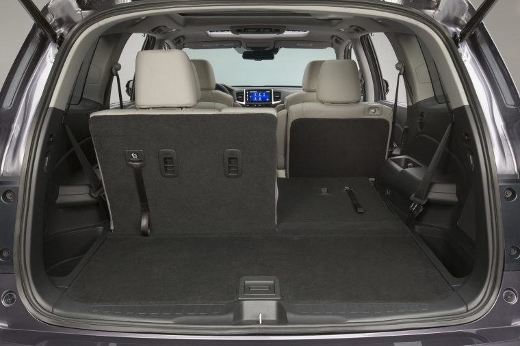 2017 Honda Pilot Trunk Picture