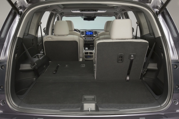 2017 Honda Pilot Trunk Picture