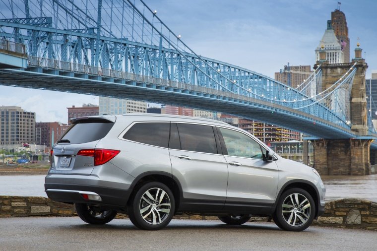 2017 Honda Pilot AWD Picture