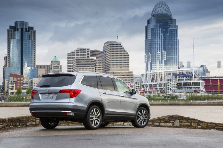 2018 Honda Pilot AWD Picture