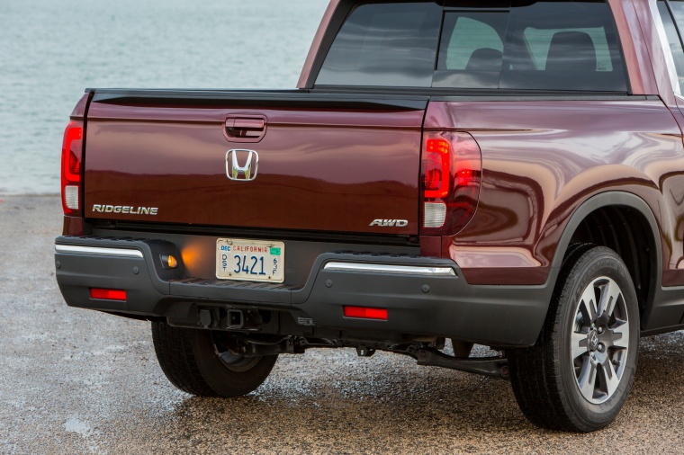 2017 Honda Ridgeline AWD Rear Fascia Picture