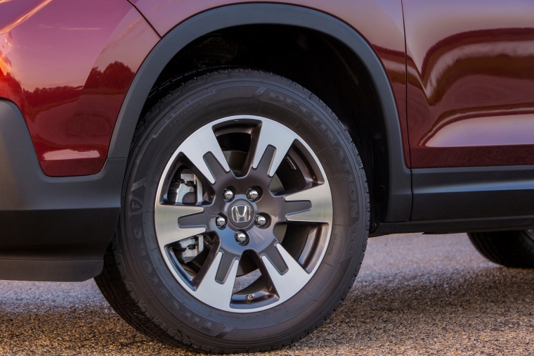 2017 Honda Ridgeline AWD Rim Picture