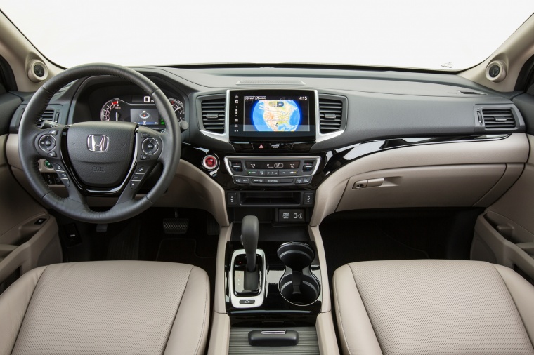 2017 Honda Ridgeline AWD Cockpit Picture