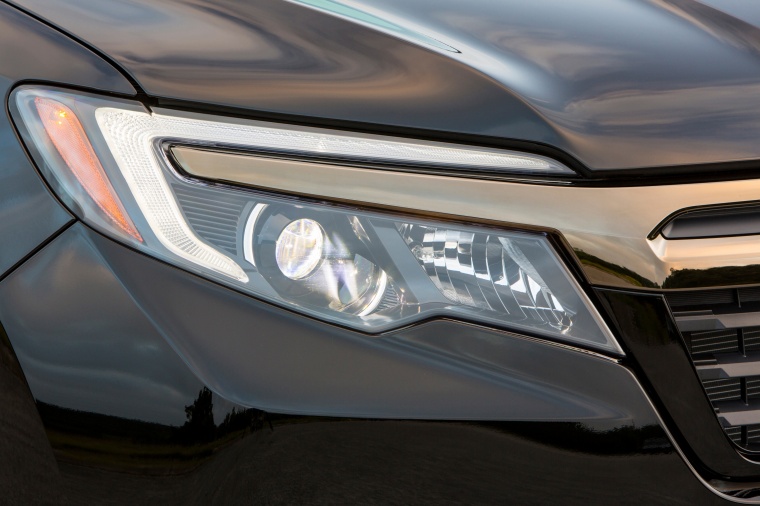 2017 Honda Ridgeline Black Edition AWD Headlight Picture