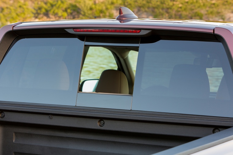 2018 Honda Ridgeline AWD Rear Window Picture
