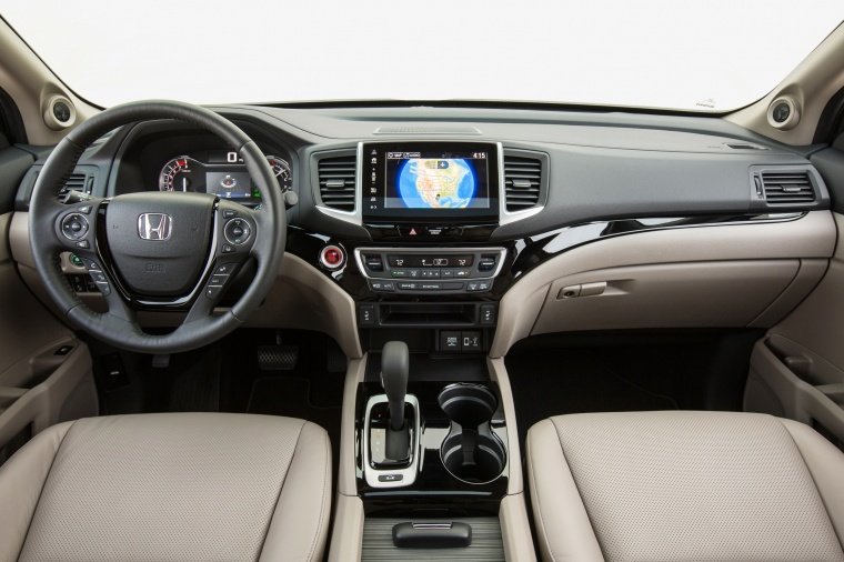 2018 Honda Ridgeline AWD Cockpit Picture