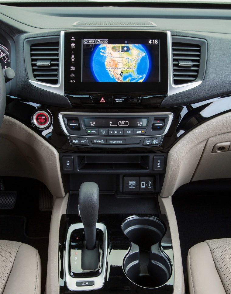 2019 Honda Ridgeline AWD Center Stack Picture