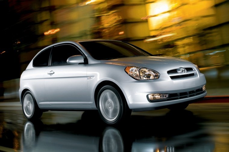 2011 Hyundai Accent Hatchback Picture