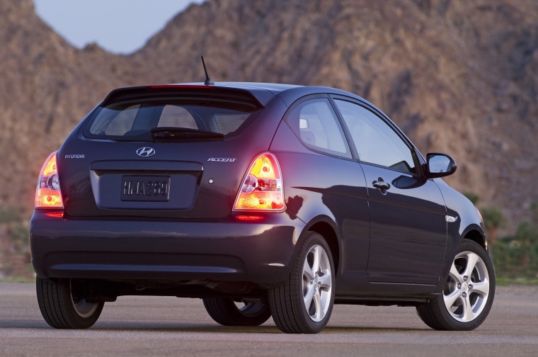 2011 Hyundai Accent Hatchback Picture