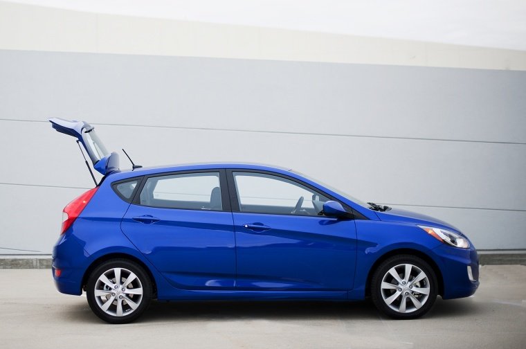 2012 Hyundai Accent Hatchback Picture