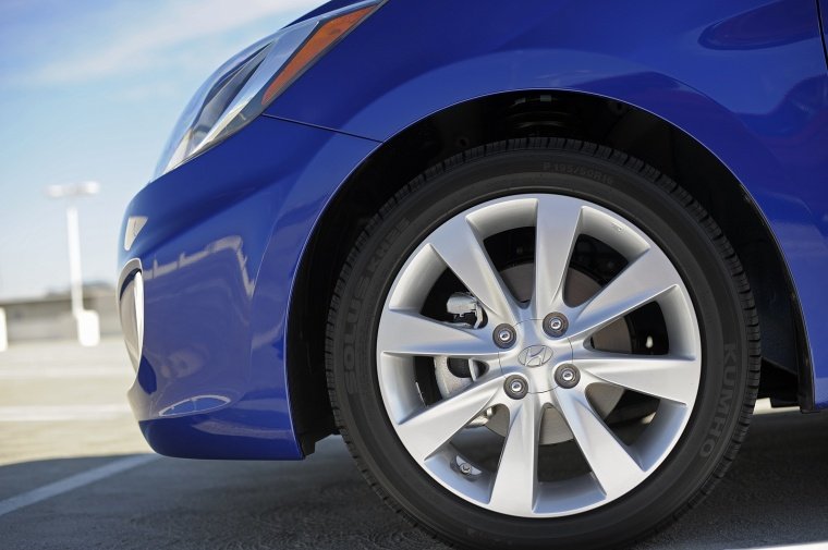 2012 Hyundai Accent Hatchback Rim Picture