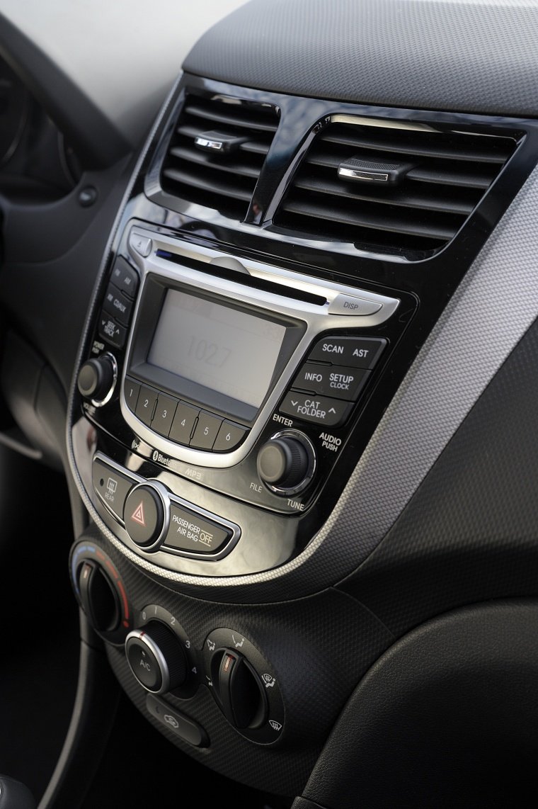 2012 Hyundai Accent Hatchback Center Stack Picture
