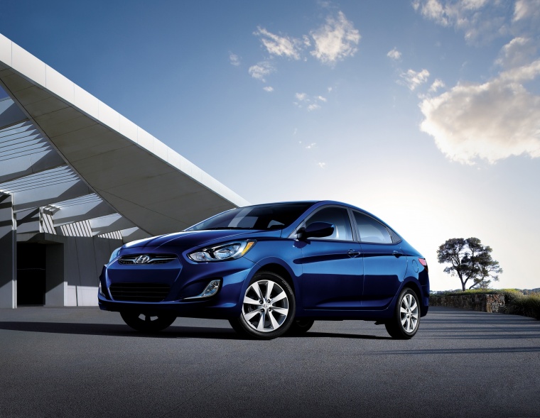 2013 Hyundai Accent GLS Sedan Picture