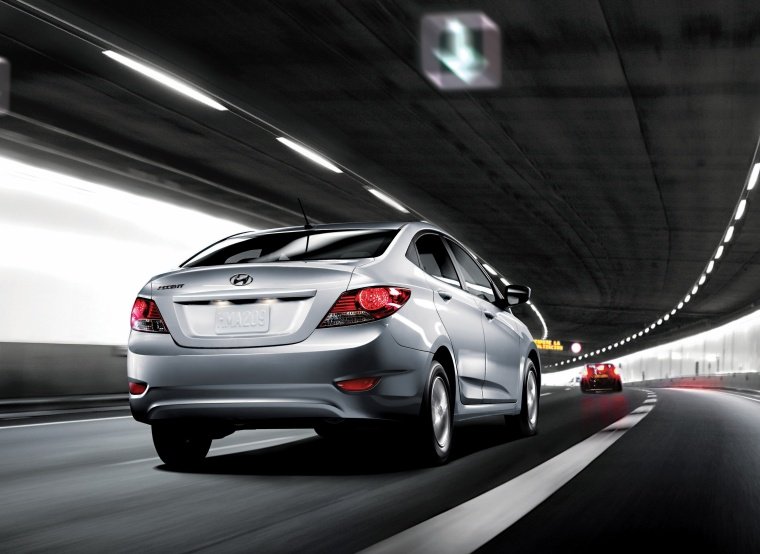 2013 Hyundai Accent GLS Sedan Picture