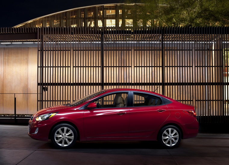 2013 Hyundai Accent GLS Sedan Picture