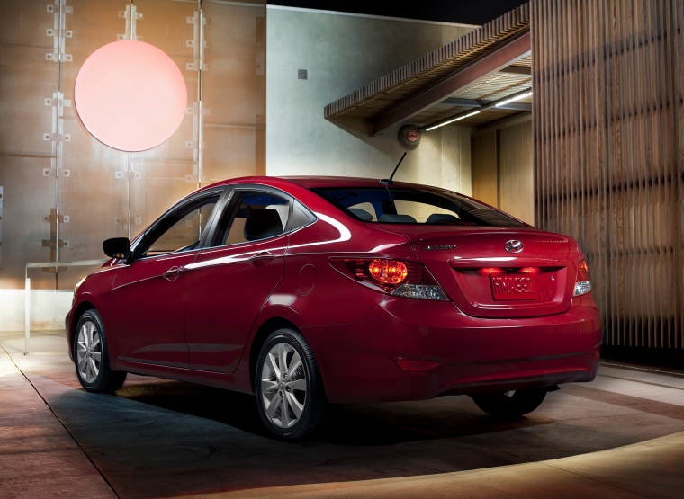 2013 Hyundai Accent GLS Sedan Picture