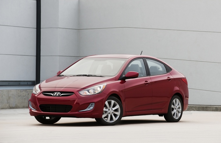 2013 Hyundai Accent GLS Sedan Picture