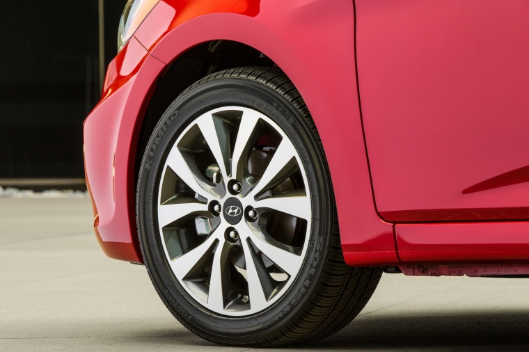 2016 Hyundai Accent Hatchback Rim Picture