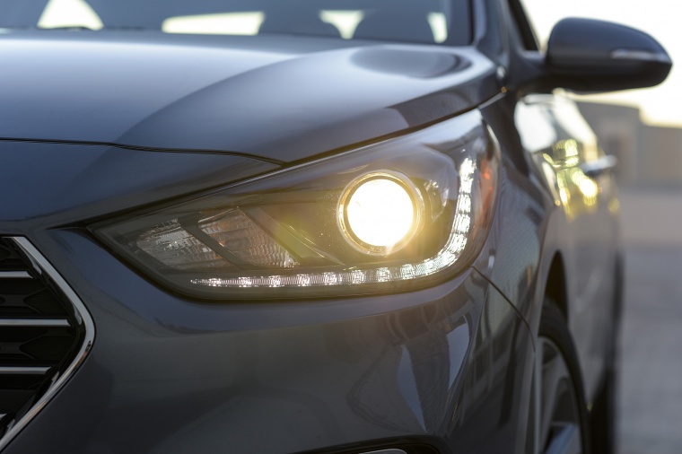 2018 Hyundai Accent Sedan Headlight Picture