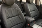 Picture of 2010 Hyundai Azera Limited Front Seats in Black