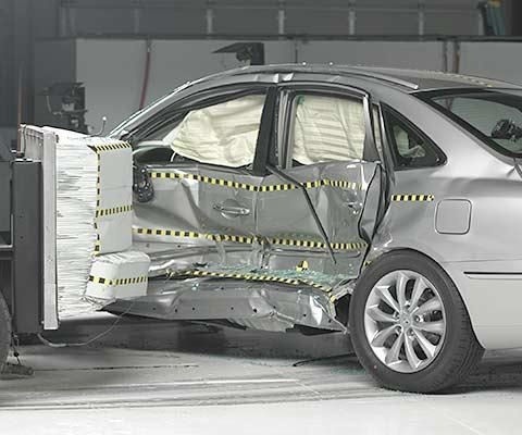 2011 Hyundai Azera IIHS Side Impact Crash Test Picture